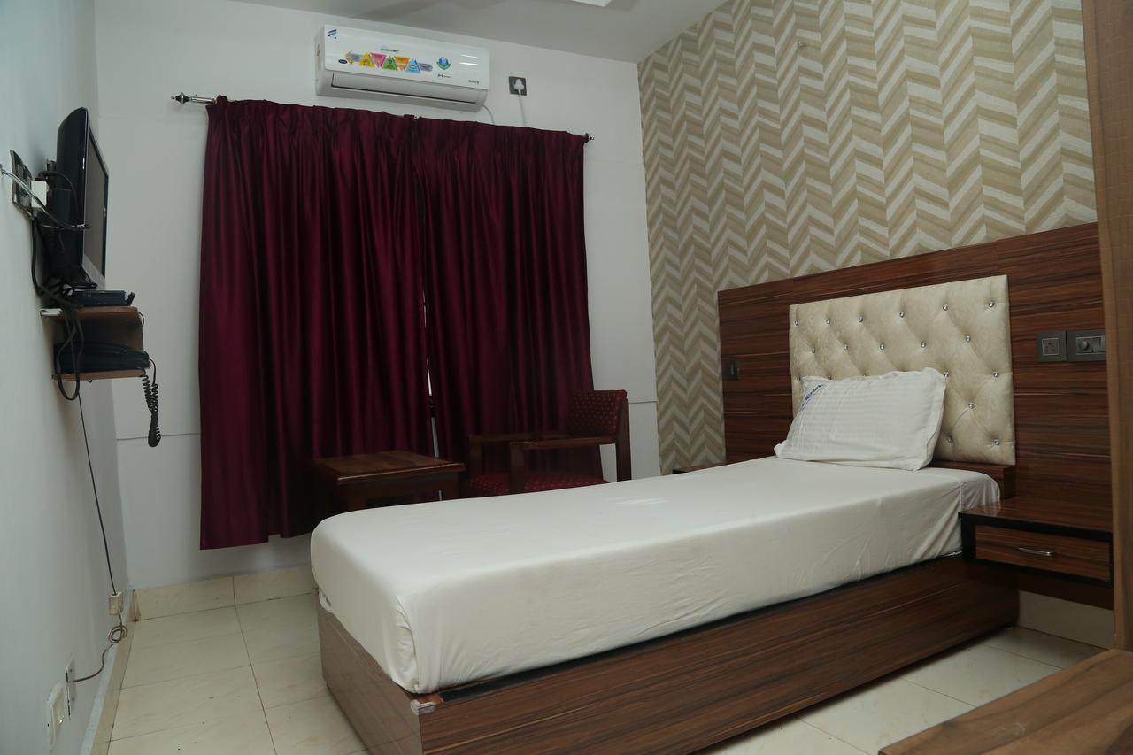 Konark Lodge Визакхапатнам Екстериор снимка
